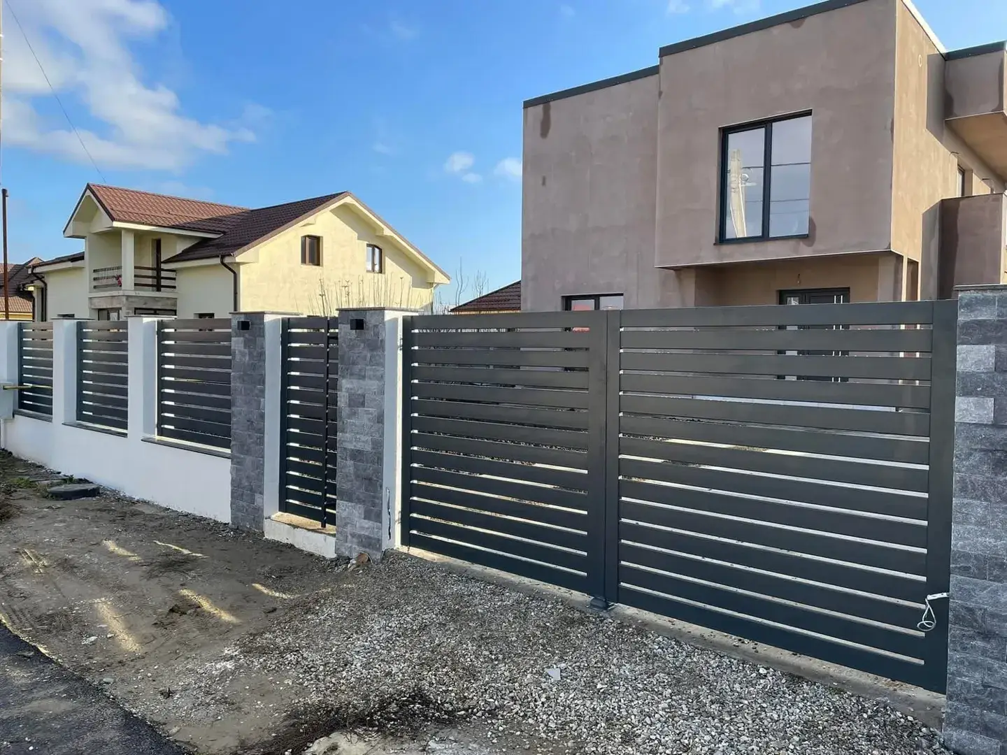 Klinker pilléres prémium kerítés – új építésű ház – részlet 3