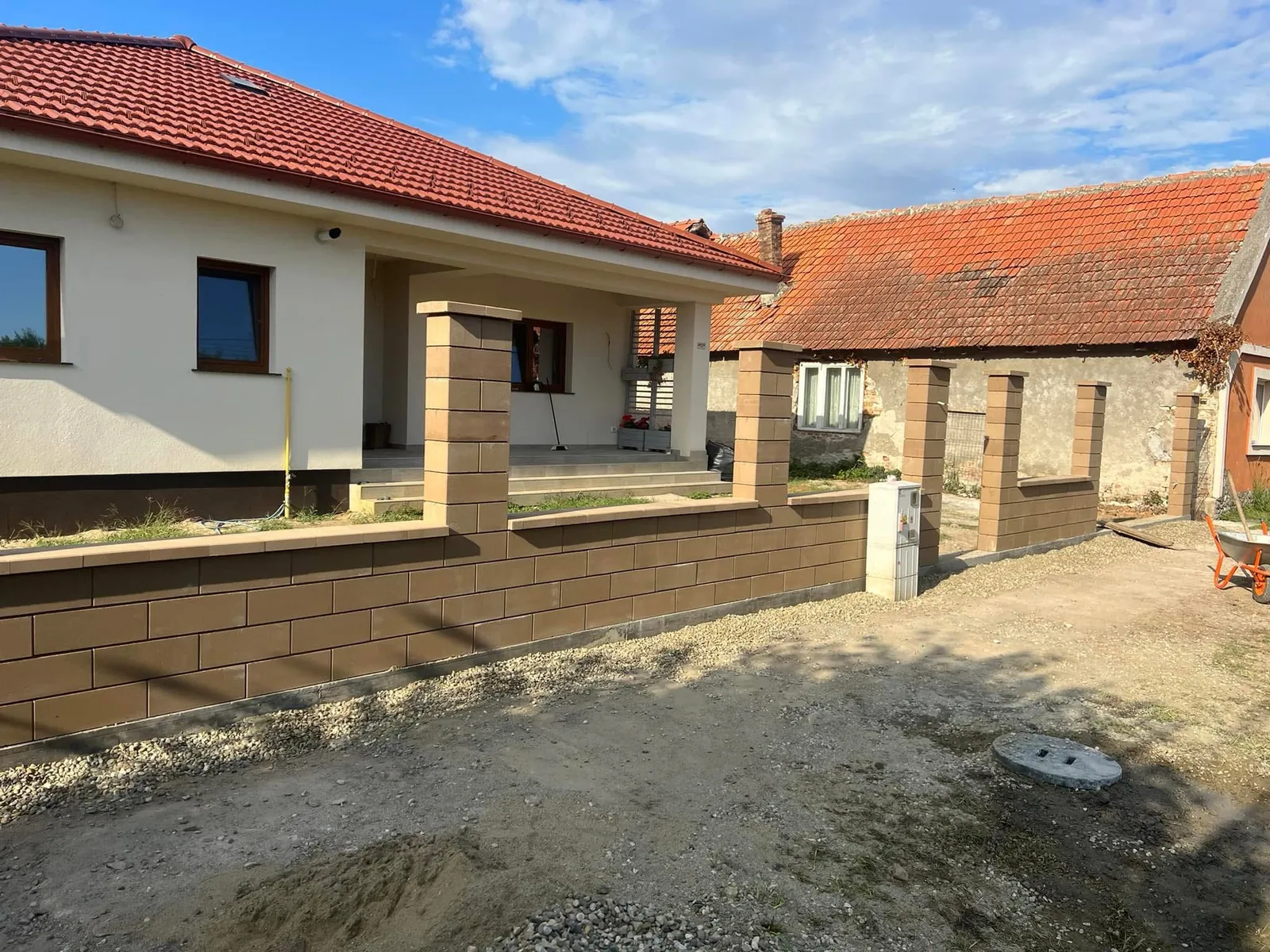 Klinker pilléres prémium családi ház kerítés – teljes körű – főkép